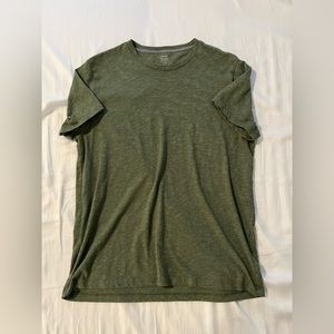 Men’s large army green old navy tee